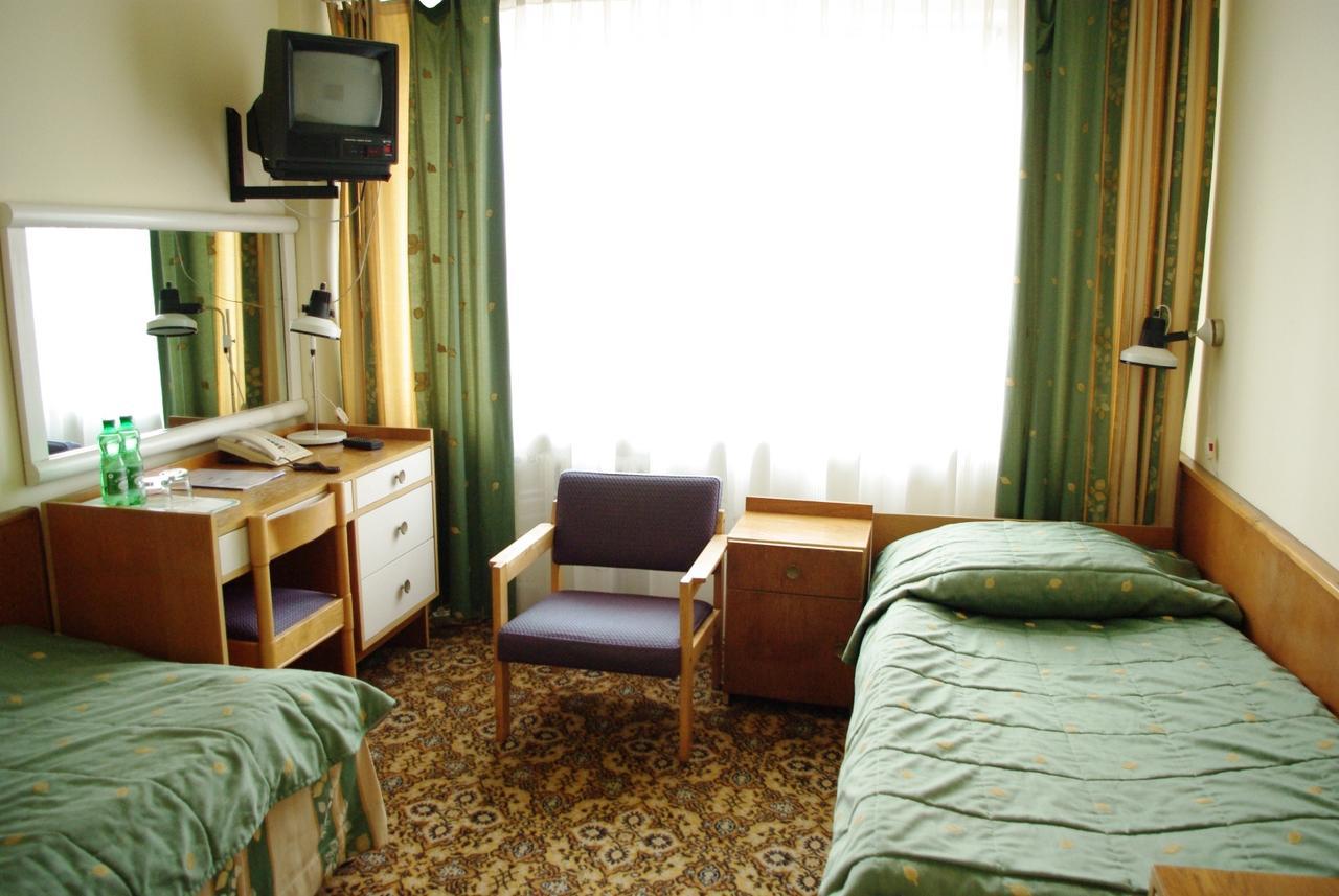 Hotel Accademia Ostrowiec Świetokrzyski Exterior foto
